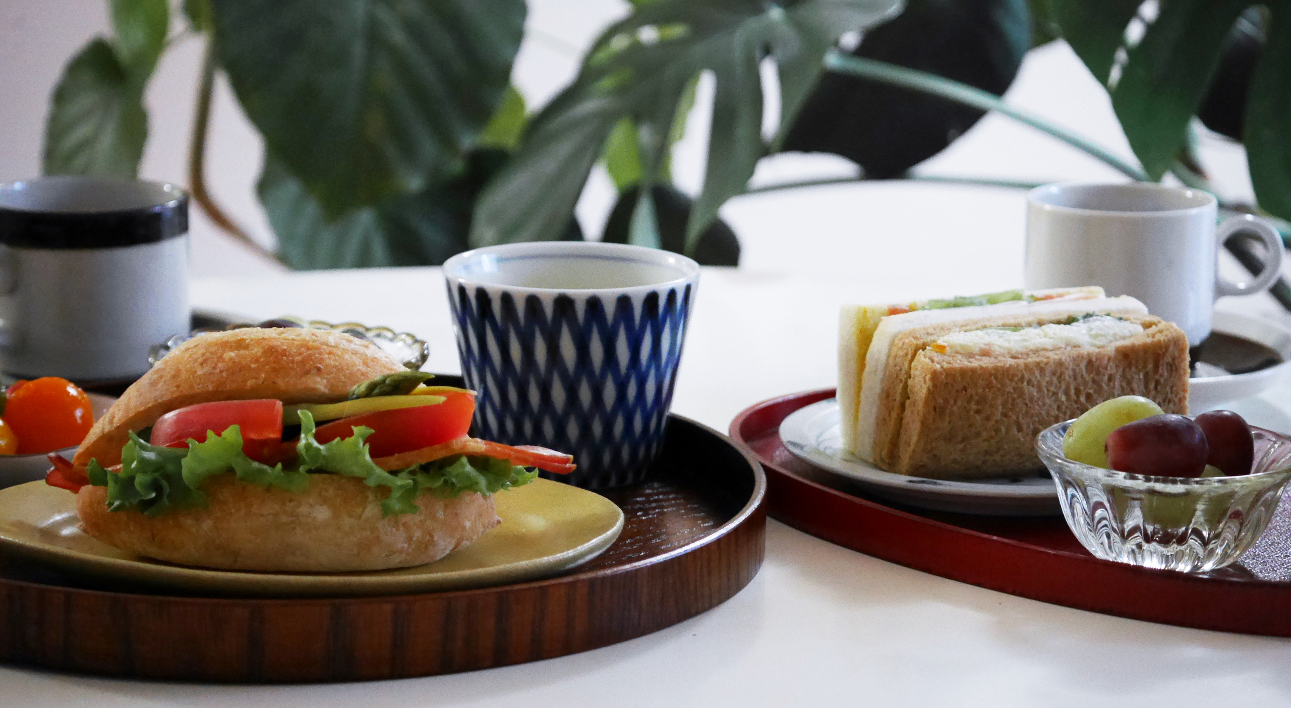 食卓がカフェに おしゃれなお盆 トレー選び Table Times 食卓がカフェに おしゃれなお盆 トレー選び Table Times